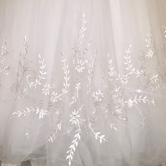 Wedding Dress - Picture 3 of 8